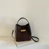 Bolso de cubo de gamuza simple retro para madre e hija de terciopelo, nueva colección 2026, diseño de lujo ligero, nueva colección de otoño, bolso de hombro para mujer