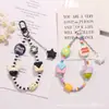Nuevo Colgante de Llavero Acrílico con Recubrimiento de Color de Doble Cara con Forma de M Cadena de Perlas Estilo Dopamina Accesorios para Funda de Auriculares