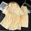 Pijama Nuevo de Estilo Lindo y Moderno para Estudiantes Tallas Grandes para Mujer, Estilo Primavera y Verano, Se Puede Usar Afuera, Conjunto Holgado de Tres Piezas para Estar en Casa