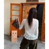 Foto Real # Camiseta de Manga Longa para Mulheres, Design Outono e Inverno, Novo Estilo 2025, Camisa Básica Soltinha com Detalhes em Renda.