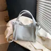Bolso de Cubo Simple de Mano Estilo Coreano 2026 Bolso Nuevo de Moda de Primavera Bolso Cruzado Personalizado Elegante de Gama Alta con Patrón de Lichi