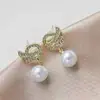 Exquisitos Elegantes Aretes de Perla con Incrustaciones de Diamante de Cisne Pequeño Pendientes de Alta Gama Lujo Ligero Versátiles para el Trabajo Pendiente Perla Cisne