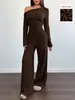 Ropa de mujer de comercio exterior transfronterizo: Conjunto de punto asimétrico de hombros descubiertos para otoño, con un top que ciñe la cintura y pantalones rectos de pierna ancha de cintura alta, conjunto de dos piezas
