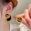 Pendientes geométricos redondos de ojo de tigre artificial con aguja de plata, estilo retro antiguo, elegantes y de alta gama.