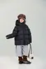 Jaqueta acolchoada de inverno para meninas 2026, novo estilo, 90% de penugem de pato branca, casaco curto com capuz para crianças mais velhas, agasalho espesso e quente