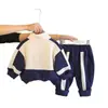 Conjunto de Otoño Estilo Academia para Bebé Chaqueta con Bloques de Color Bordada de Caballito con Pantalones Jogger Rayados Ropa Deportiva para Niños