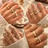 Conjunto de Anillos Combinados de Acero Inoxidable Estilo Retro Francés Múltiples Estilos Conjuntos de 3/4/5 Piezas Anillo de Apilamiento con Diamantes Incrustados de Nácar