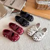 Zapatos de piel versátiles de estilo coreano para niñas, con lunares, para ballet, nueva moda primavera y otoño 2026, suela suave, versátiles, para bebé princesa