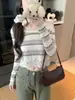 Camiseta de manga comprida com retalhos de renda listrada para mulheres, estilo fino de verão, modeladora, solta, casual, para baixinhas, curta, proteção solar