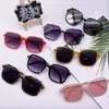 Gafas de Sol para Niños, Marco Cuadrado con Clavos de Arroz Personalizados, Gafas para Niñas, Elegantes Gafas Cuadradas de Metal, Sombrilla y Luz de Moda