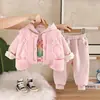 Conjunto Acolchado de Tres Piezas de Conejito para Niñas Otoño e Invierno Sudadera con Capucha Estampado de Dibujos Animados Ropa Cálida Gruesa Suave para Niños Venta al por Mayor