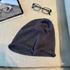 Gorro de tricô casual estilo coreano para outono, versátil, afina o rosto, quente, protege as orelhas, com barra dobrada, para clima frio