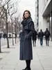 Exportación Transfronteriza Otoño e Invierno 2025 Nueva Moda Femenina Estilo Europeo y Americano Cortavientos de Longitud Media con Bufanda