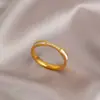 Anillo Retro Francés de Acero de Titanio Incrustado con Concha para Mujer, Diseño de Nicho que No se Desvanece, Lujo Ligero, Anillo de Dedo Índice a la Moda y Personalizado