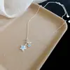 ¡Isla Azul Claro del Mar! Collar con colgante de flor de zircón azul cuadrado, cadena para la clavícula de nicho de lujo ligero, collar de alta gama para mujer
