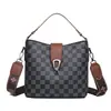Bolso de Mano Cruzado para Mujer con Estampado de Comercio Exterior Nuevo Modelo 2025 Gran Capacidad Retro Letra Hombro Tote Bolso Cubo