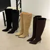 Botas de salto alto com bico fino acima do joelho para mulheres, novo estilo outono e inverno 2026, botas empilhadas plissadas de salto fino, botas de montaria femininas