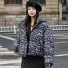 Nueva Chaqueta Corta de Algodón con Plumas de Invierno 2026 para Mujer, Abrigo de Algodón Engrosado para Figuras Pequeñas, Chaqueta Acolchada de Moda con Estampado de Leopardo