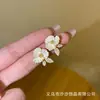 Brincos Florais Retrô Franceses Delicados, Luxo Acessível, Brincos de Alta Qualidade para Mulheres, Exclusivos, Compactos, Versáteis e Únicos