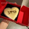 O Conjunto de Caixa de Presente Bolo Coração de Ouro de Coração Único da Shuibei é um Presente de Dia dos Namorados Chinês para Sua Namorada e Esposa