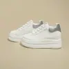 Zapatos de mujer modernos que aumentan la altura 2026, zapatillas blancas de suela gruesa para mujer, con cordones, versátiles, casuales, nuevos zapatos de plataforma estilo coreano de otoño