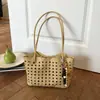 2026 Bolso de Mano Tejido Hueco Estilo Nuevo para Mujer, Verano Gran Capacidad, Lujo Ligero, Moda de Nicho, Bolso de Hombro Casual