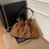 2026 Nova Bolsa de Camurça Simples e Fashion para Mulheres de Grande Capacidade Bolsa de Ombro Retrô Bolsa Tote Bolsa Transversal de Mão