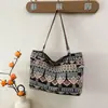 Bolsa Transversal Outono e Inverno Nova para o Trabalho Estilo Étnico Bolsa Feminina Moda Cor Contrastante Grande Capacidade Bolsa de Ombro de Nicho Bolsa Tote