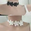 Gargantilla de Encaje Negro y Blanco con Flor de Nicho Cadena de Clavícula de Moda Gargantilla para Mujer