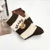 [Veludo Nano] Meias Femininas Coreanas Quentes e Xadrez Meias Femininas de Cano Médio com Ursinho Desenho Campus Vibrante Dongdaemun Menos