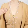 Colección Larga de Collares Superpuestos de Perlas Swarovski para Mujer, Estilo Lujo Ligero, Cadena Versátil para Suéter con un Toque de Alta Gama, Venta al por Mayor Otoño e Invierno