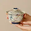 Porcelana Azul e Branca Pintada à Mão com Pedra de Fogo Vermelha e Flores Roxas de Glicínia, Coleção de Conjunto de Chá para Uso Doméstico, Bule, Gaiwan, Xícara de Chá, Xícara de Mestre