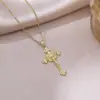 Colar Feminino Colorido Zircônia Joias Design de Nicho Pingente Cruz Completo em Diamante Colar Corrente de Clavícula em Aço Inoxidável