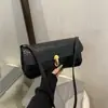 Bolso de mano retro transfronterizo para mujer, nuevo estilo 2026, bolso de axila con estampado de cocodrilo, simple y versátil, adecuado para el trabajo, se puede llevar en la mano o usar como bolso de hombro