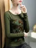 Camiseta de Veludo Estampado Patchwork de Manga Longa para Mulheres, Estilosa Nova Tendência Outono e Inverno 2025, Blusa Base Feminina Falsa de Duas Peças