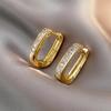 Botón de Oreja Estilo Francés Europeo y Coreano Cao Shi para Mujer Diseño Geométrico Cuadrado Joyería Colocación Diaria Joyería de Celebridad de Internet Versátil