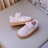 Nuevas Zapatillas Deportivas Infantiles para Niñas Primavera 2026, Zapatillas Casuales de Moda con Forma de Corazón para Niños Pequeños, Elegantes Zapatillas de Entrenamiento Alemanas