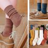 Meias de Inverno Novas para Homens, Meias de Cano Médio Simples com Etiqueta de Tecido com Letras, Meias de Algodão Casuais e Confortáveis para o Chão Atacado