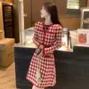 Vestido de tricô vermelho estilo francês, nova coleção outono/inverno, chique e estiloso, com cintura marcada e um toque de luxo