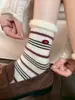 Calcetines Estilo Coreano con Botones de Huevo y Parches de Piel de Visón, Calcetines Holgados con Bloques de Color, Calcetines Gruesos de Media Pantorrilla para Otoño e Invierno, Combinados con Botas de Nieve