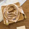 Cachecol Triangular Jacquard Liso Unissex para Bebê, Protetor de Pescoço Duplo com Pompons Estilo Coreano para Outono e Inverno, Cachecol Simples Protetor de Pescoço Infantil