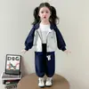 Conjunto Esportivo Feminino Primavera Outono 2026 Novas Roupas de Outono para Crianças Jaqueta com Capuz Moletom Casual para Bebê Menina Conjunto de Duas Peças