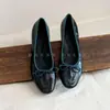 Zapatos de piel con textura de borrego, estilo ballet nicho, lazo para mujer, mocasines con patrón vintage y color block, otoño 2026