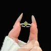 Nuevo anillo de moda de alta gama versátil estilo vintage con forma de estrella y diamantes, lujo ligero, anillo personalizado único y lujoso