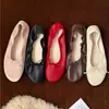 Versión de piel de cordero del mismo estilo que los zapatos de ballet uva para mujer, con lazo, parte superior suave, suela suave, zapatos tipo rollo de huevo, zapatos planos bajos retro de un solo color
