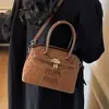 Bolsa Transversal Feminina, Exquisita, Leve, Luxuosa e de Alta Qualidade, Bolsa com Design de Nicho, Bolsa Portátil Feminina de Concha para Outono e Inverno