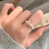 Anillo Dulce de Lazo de Perlas para Mujer, Anillo Elástico Hecho a Mano con Perlas, Anillo Elegante y con Estilo para el Dedo Índice