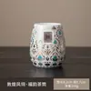 Porcelana blanca con detalles dorados, un juego de seis utensilios de té para la ceremonia del té china, que incluye un clip para té y un portalápices