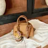 Bolso de mano cuadrado pequeño, moderno y único, estilo coreano, un bolso cruzado moderno y chic para mujer, nueva colección de otoño 2026, un bolso tipo bowling personalizado