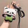 Boneca Panda de Pelúcia Fofa Usando Macacão Fashionável Pingente de Boneca Acessórios de Chaveiro de Boneco Ursinho Cartoon